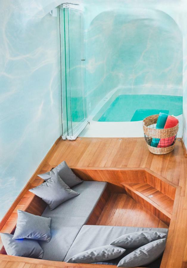 Sweet Nectar Villa With Hot Tub Pýrgos Екстериор снимка